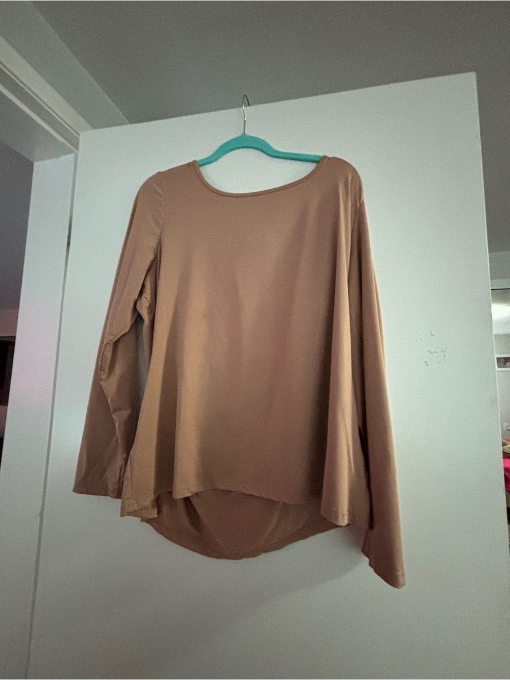 Women’s Scoop Neck Long Sleeve Top - Tan